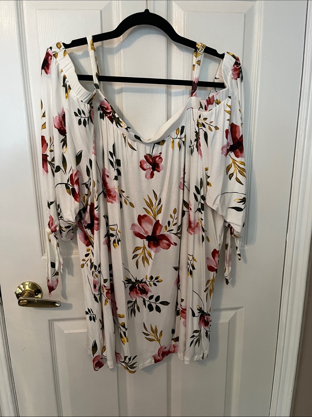 torrid White Floral Cold Shoulder Top with Pink Blooms